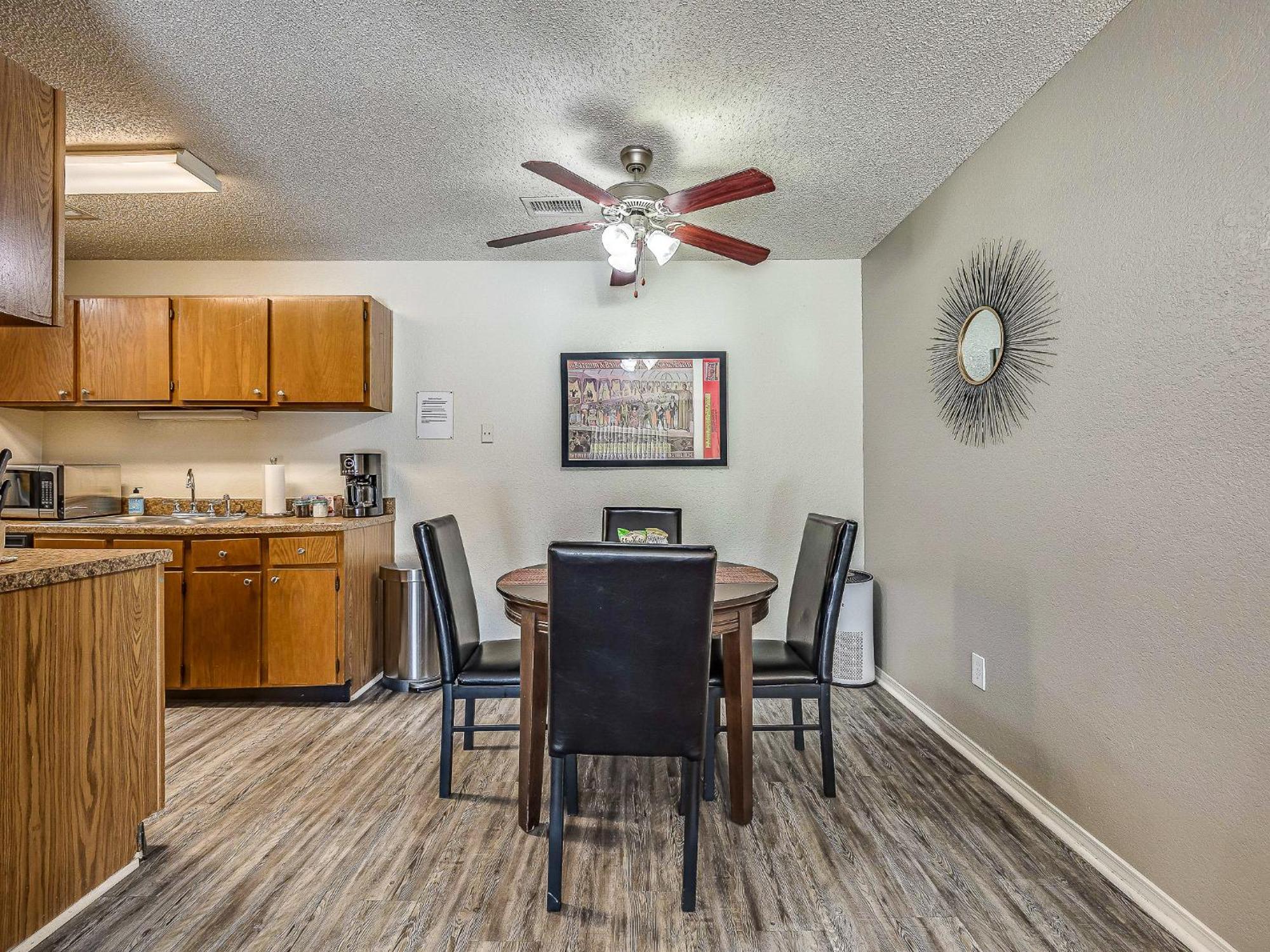 Ou Sooner, Pool & Gym, Bbq, Netflix, 100Mb Internet, Lg Washer & Dryer, Close To Ou! Norman Luaran gambar