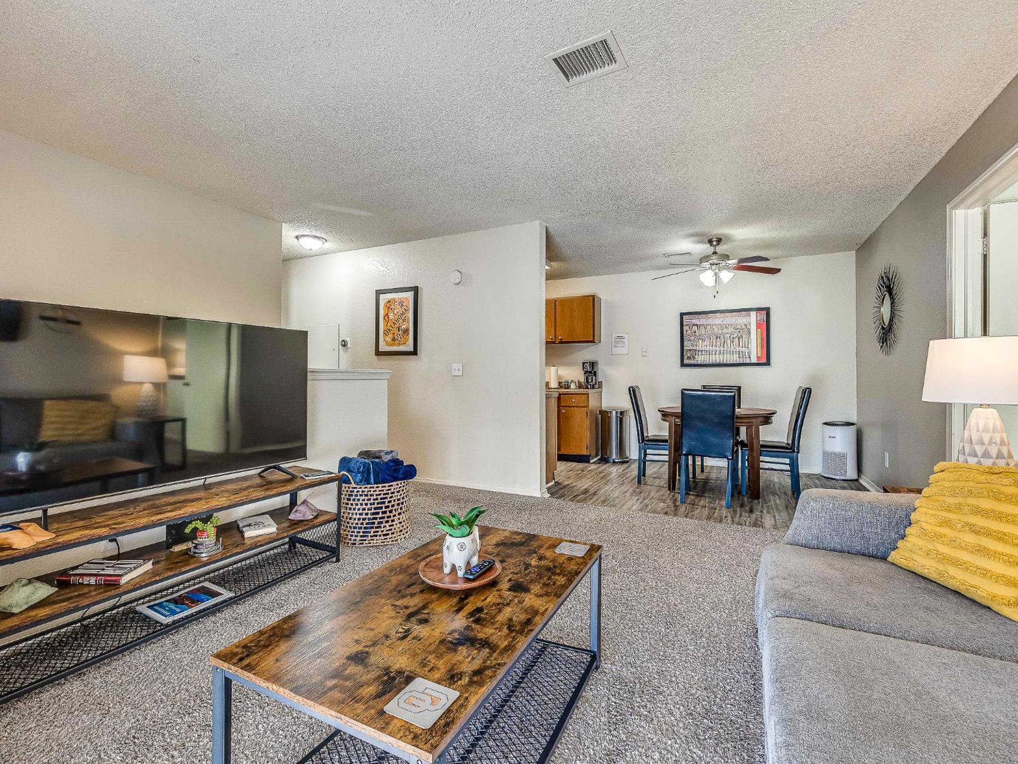Ou Sooner, Pool & Gym, Bbq, Netflix, 100Mb Internet, Lg Washer & Dryer, Close To Ou! Norman Luaran gambar